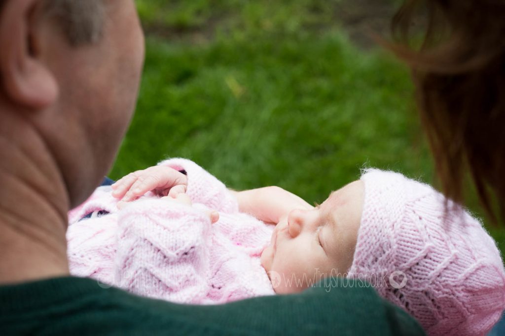 Lifestyle Newborn photography at home in the garden