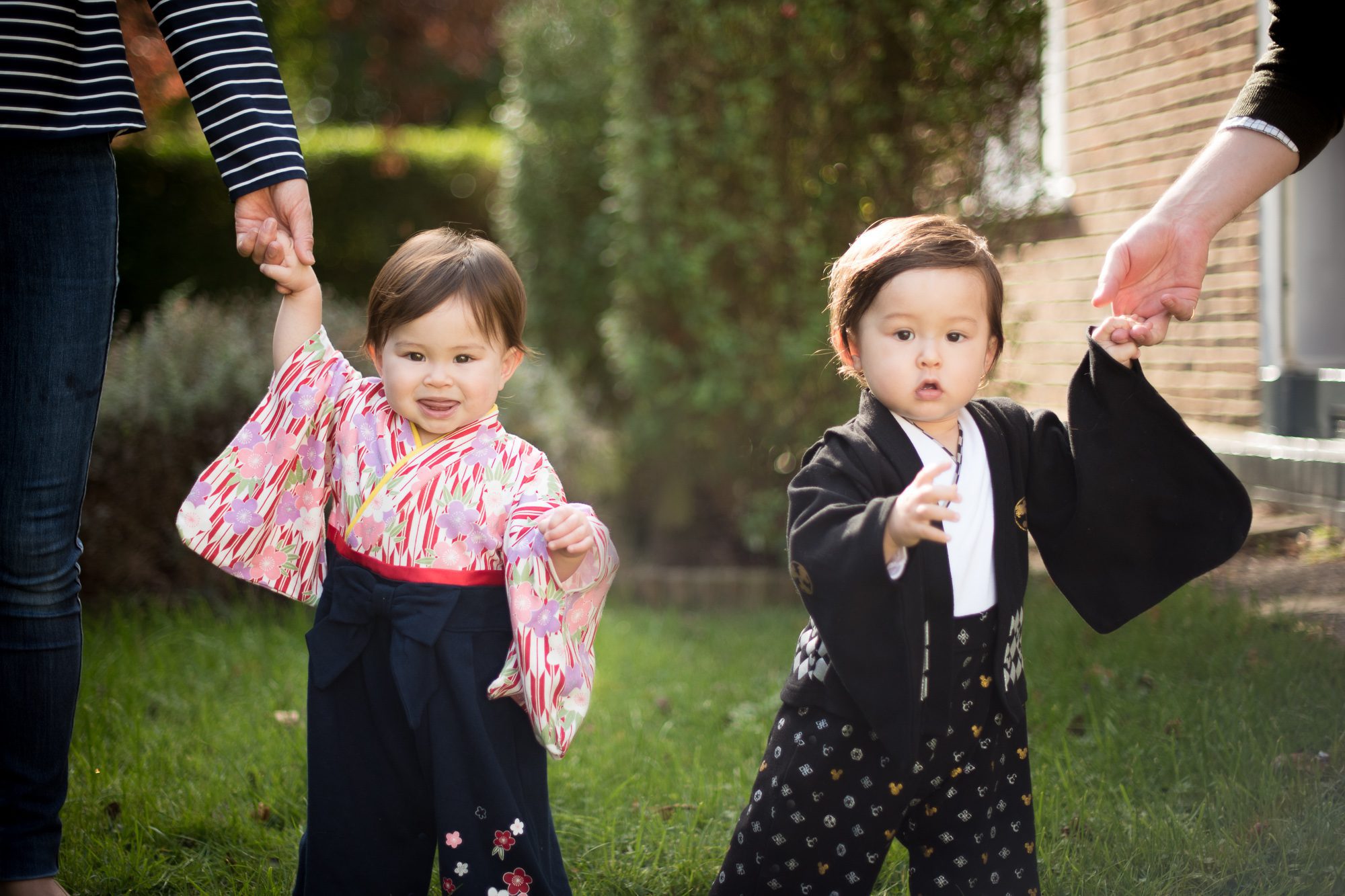 twins in Japanese clothe