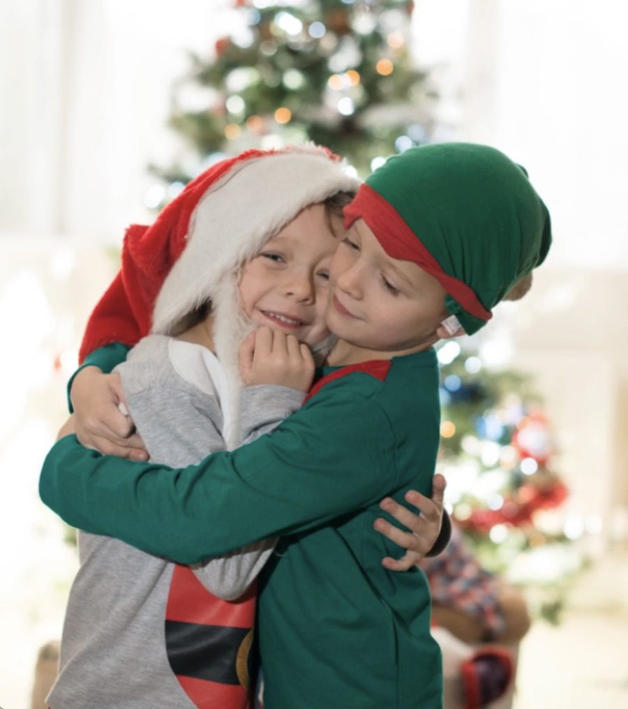 children dressed as Christmas elves
