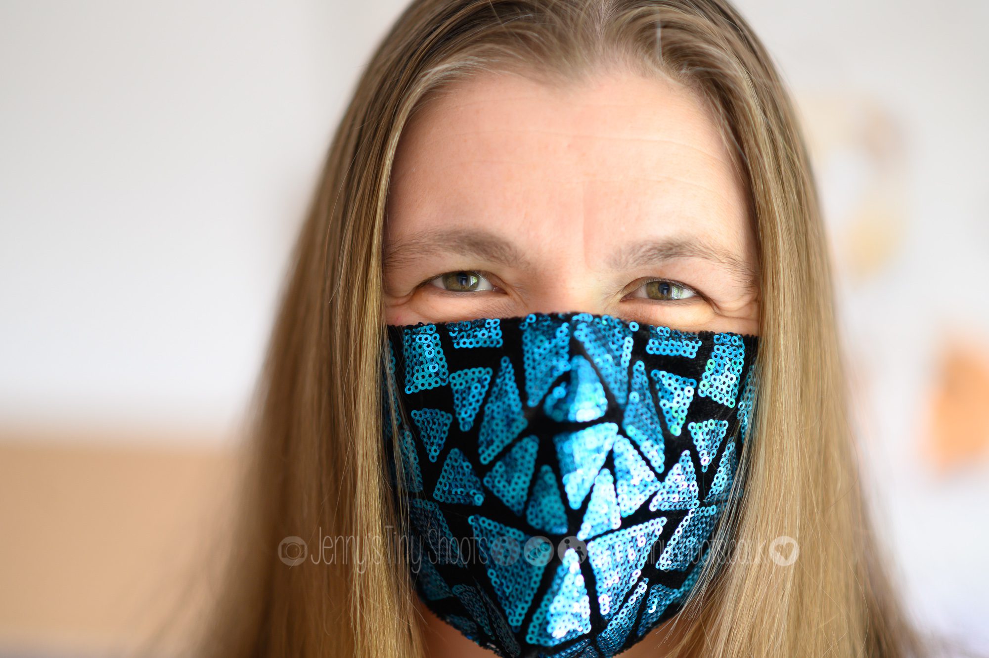 Lady in sparkly mask